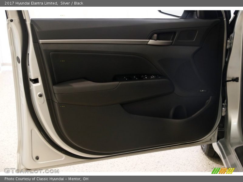 Silver / Black 2017 Hyundai Elantra Limited