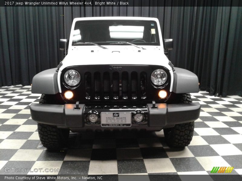 Bright White / Black 2017 Jeep Wrangler Unlimited Willys Wheeler 4x4
