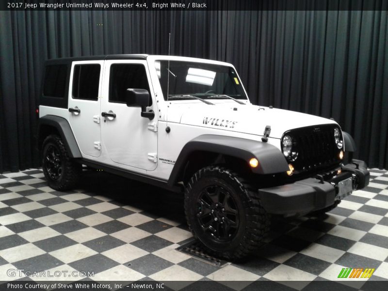 Bright White / Black 2017 Jeep Wrangler Unlimited Willys Wheeler 4x4
