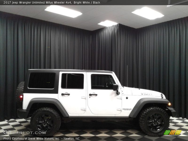 Bright White / Black 2017 Jeep Wrangler Unlimited Willys Wheeler 4x4