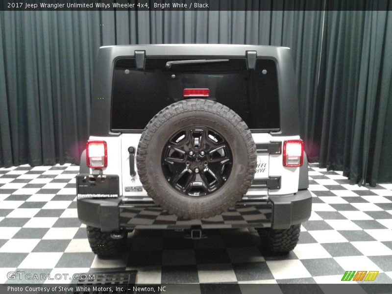 Bright White / Black 2017 Jeep Wrangler Unlimited Willys Wheeler 4x4
