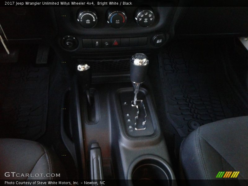 Bright White / Black 2017 Jeep Wrangler Unlimited Willys Wheeler 4x4