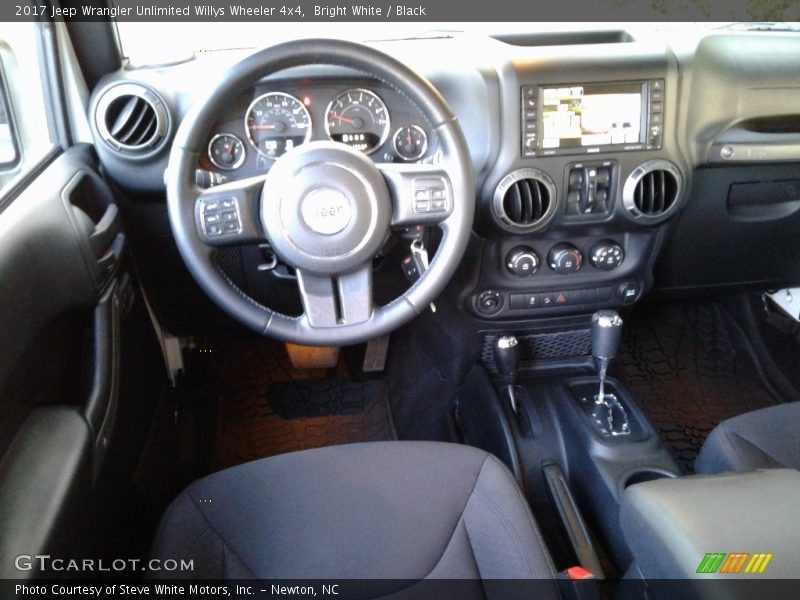 Bright White / Black 2017 Jeep Wrangler Unlimited Willys Wheeler 4x4