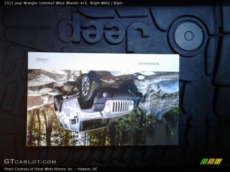 Bright White / Black 2017 Jeep Wrangler Unlimited Willys Wheeler 4x4