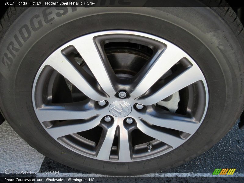 Modern Steel Metallic / Gray 2017 Honda Pilot EX