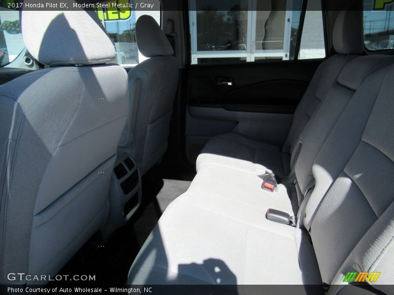 Modern Steel Metallic / Gray 2017 Honda Pilot EX
