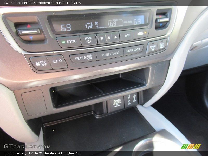 Modern Steel Metallic / Gray 2017 Honda Pilot EX