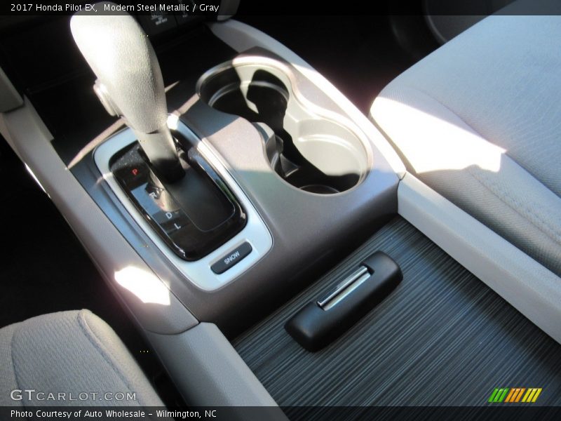 Modern Steel Metallic / Gray 2017 Honda Pilot EX