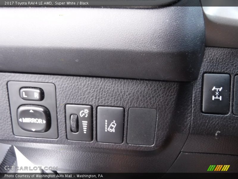 Super White / Black 2017 Toyota RAV4 LE AWD