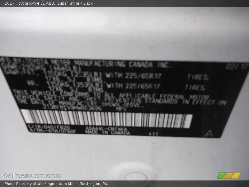 Super White / Black 2017 Toyota RAV4 LE AWD
