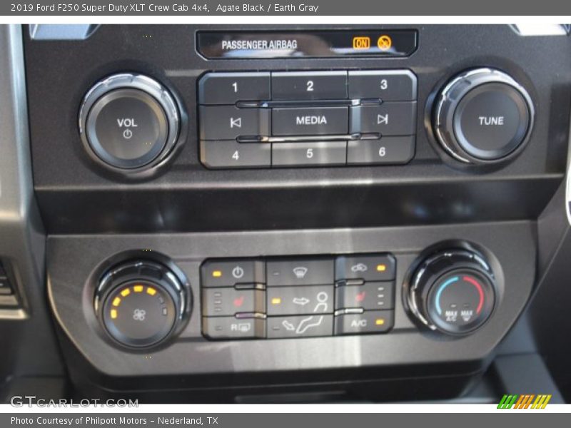 Agate Black / Earth Gray 2019 Ford F250 Super Duty XLT Crew Cab 4x4