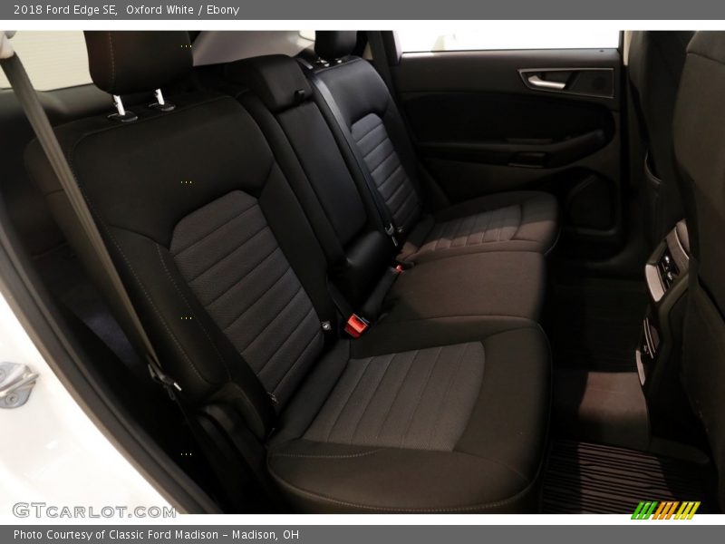 Oxford White / Ebony 2018 Ford Edge SE