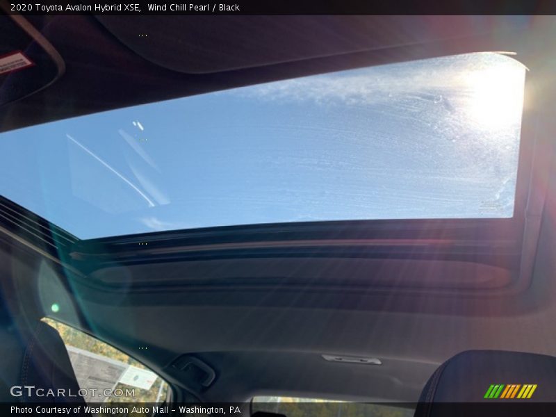 Wind Chill Pearl / Black 2020 Toyota Avalon Hybrid XSE