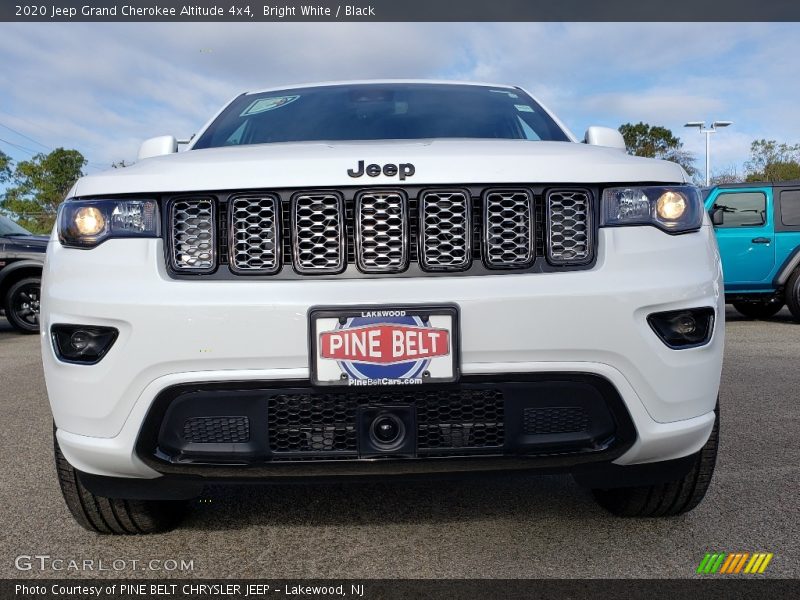Bright White / Black 2020 Jeep Grand Cherokee Altitude 4x4