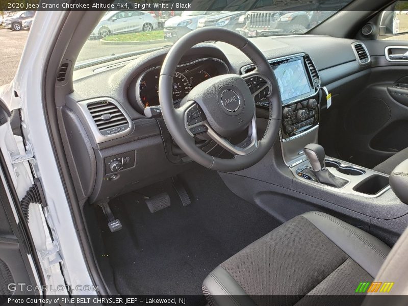 Bright White / Black 2020 Jeep Grand Cherokee Altitude 4x4