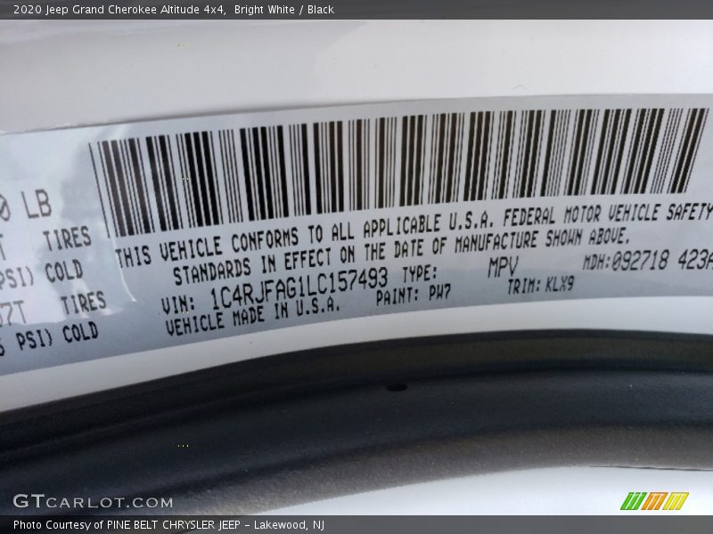 Bright White / Black 2020 Jeep Grand Cherokee Altitude 4x4