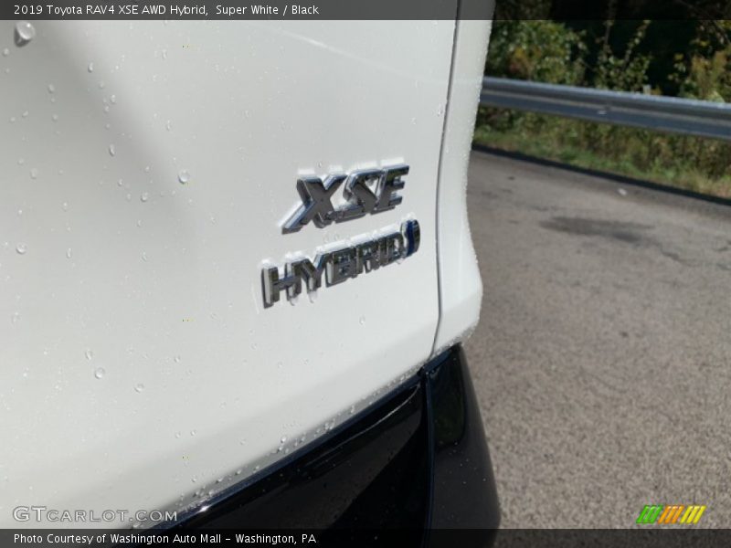 Super White / Black 2019 Toyota RAV4 XSE AWD Hybrid