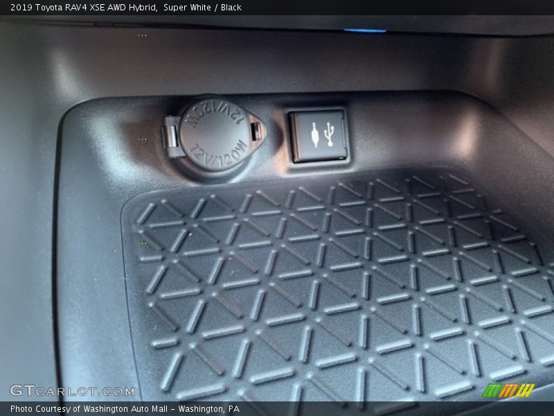 Super White / Black 2019 Toyota RAV4 XSE AWD Hybrid