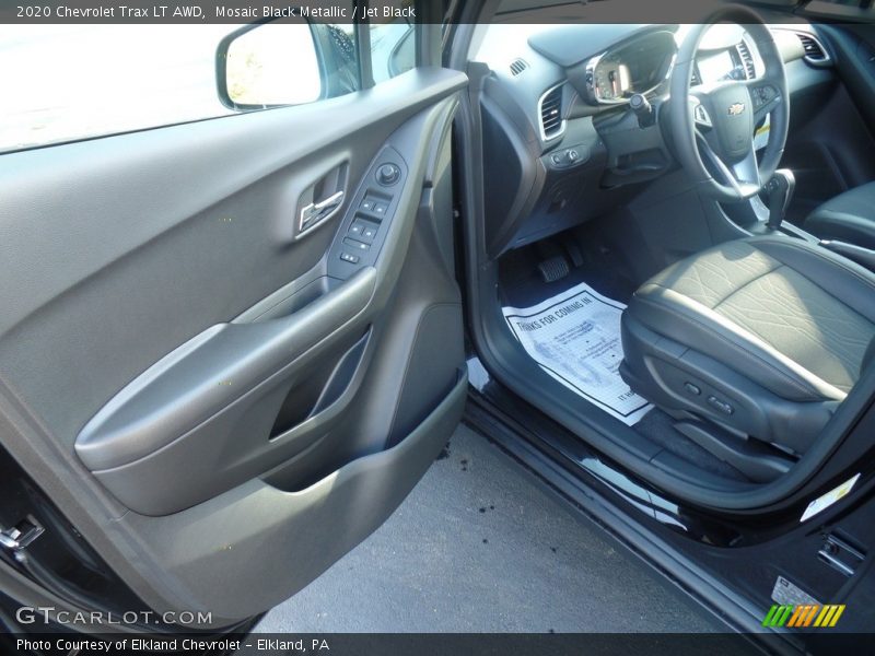 Mosaic Black Metallic / Jet Black 2020 Chevrolet Trax LT AWD