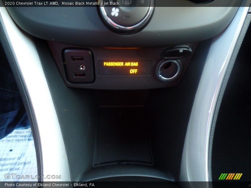 Mosaic Black Metallic / Jet Black 2020 Chevrolet Trax LT AWD