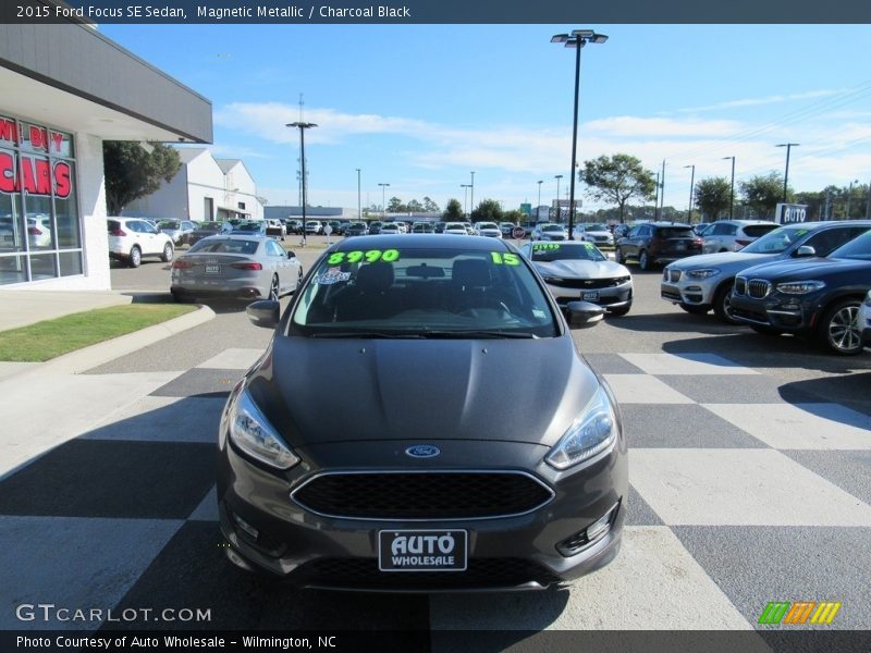 Magnetic Metallic / Charcoal Black 2015 Ford Focus SE Sedan