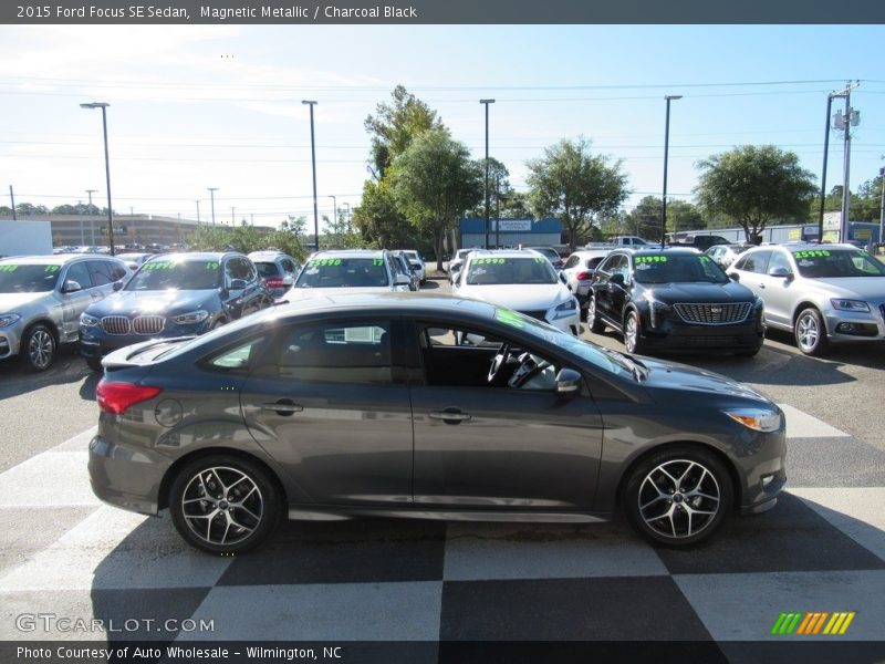 Magnetic Metallic / Charcoal Black 2015 Ford Focus SE Sedan