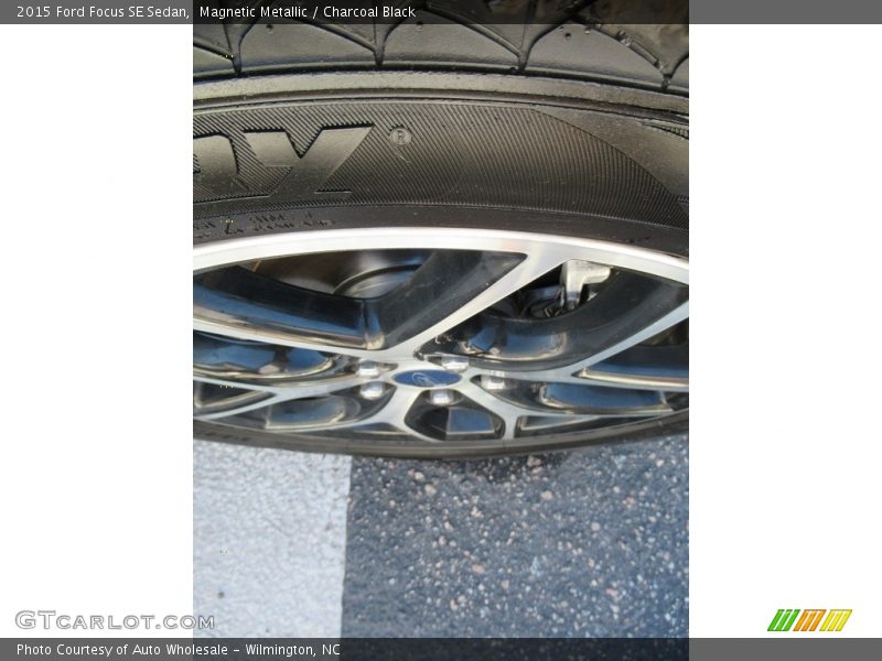 Magnetic Metallic / Charcoal Black 2015 Ford Focus SE Sedan