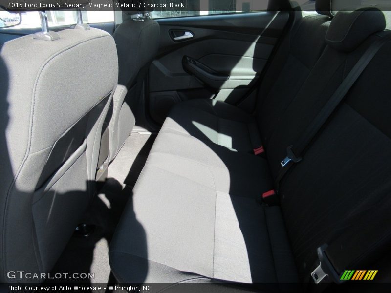 Magnetic Metallic / Charcoal Black 2015 Ford Focus SE Sedan