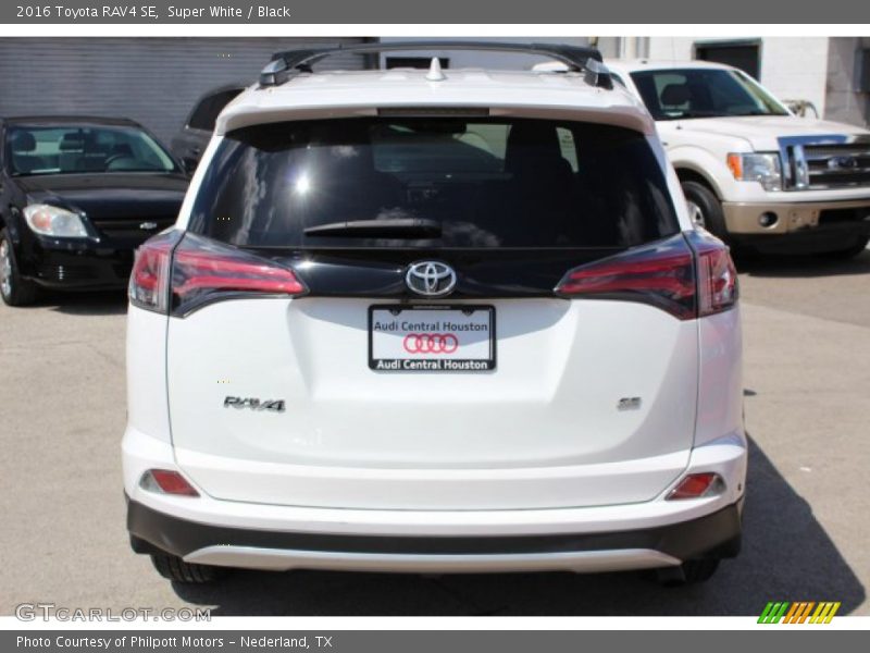 Super White / Black 2016 Toyota RAV4 SE