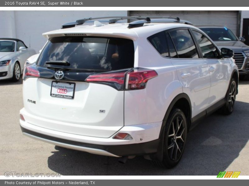 Super White / Black 2016 Toyota RAV4 SE