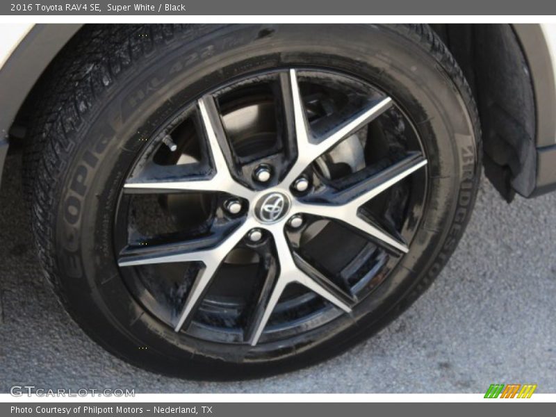 Super White / Black 2016 Toyota RAV4 SE