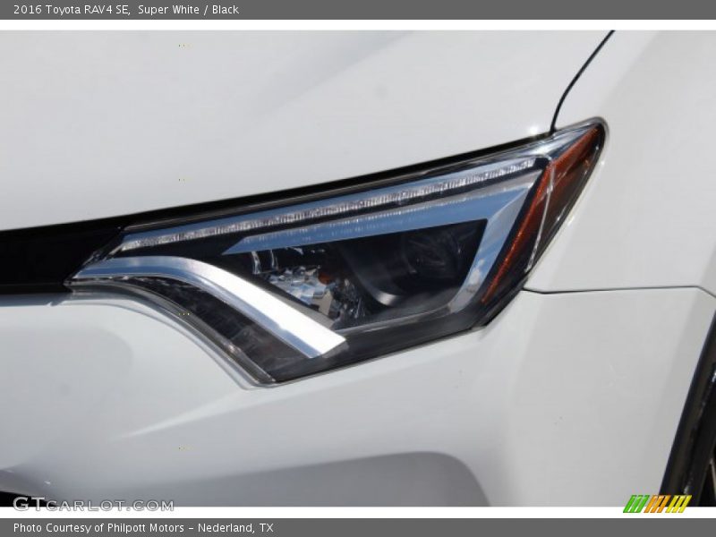 Super White / Black 2016 Toyota RAV4 SE