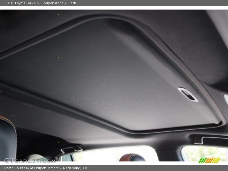 Super White / Black 2016 Toyota RAV4 SE