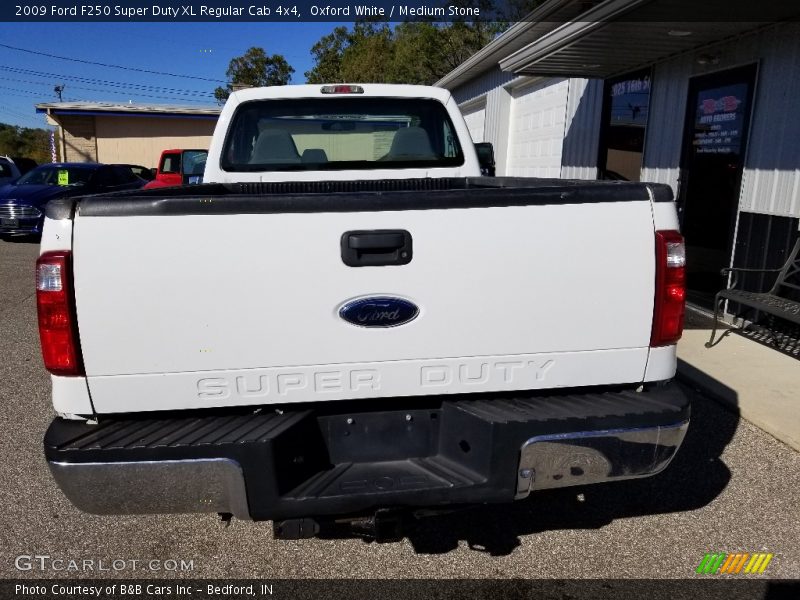 Oxford White / Medium Stone 2009 Ford F250 Super Duty XL Regular Cab 4x4