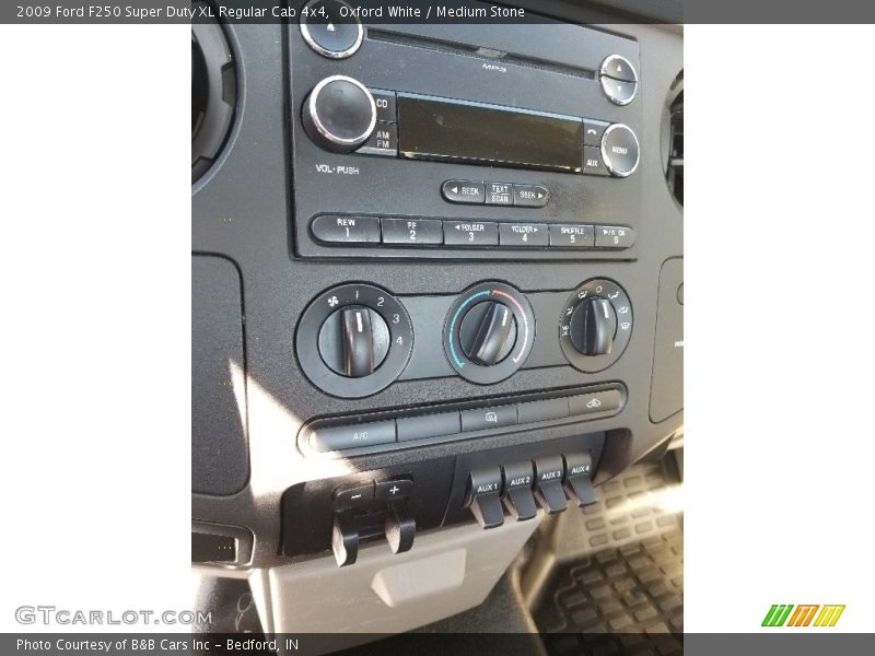 Oxford White / Medium Stone 2009 Ford F250 Super Duty XL Regular Cab 4x4