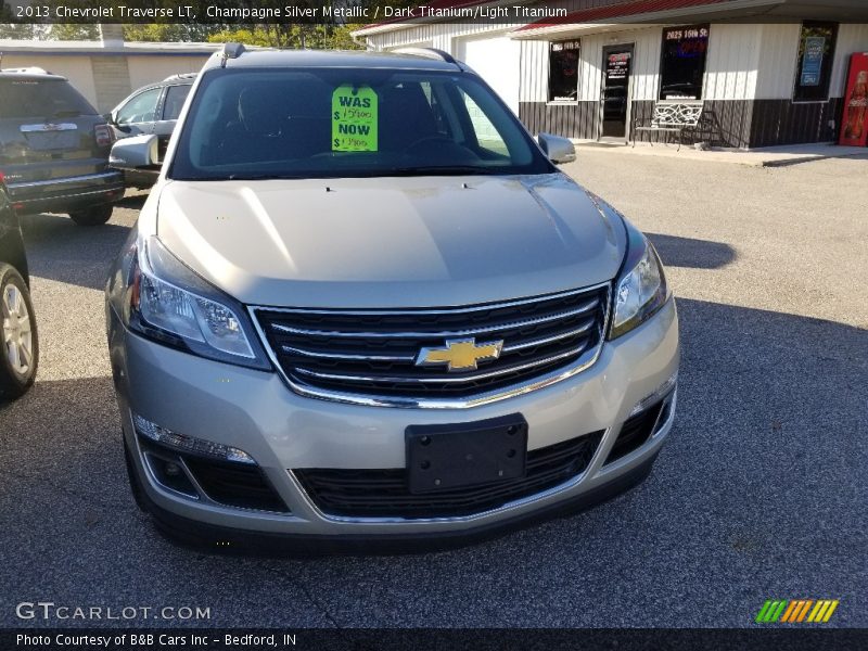 Champagne Silver Metallic / Dark Titanium/Light Titanium 2013 Chevrolet Traverse LT