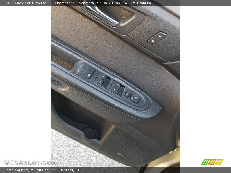 Champagne Silver Metallic / Dark Titanium/Light Titanium 2013 Chevrolet Traverse LT