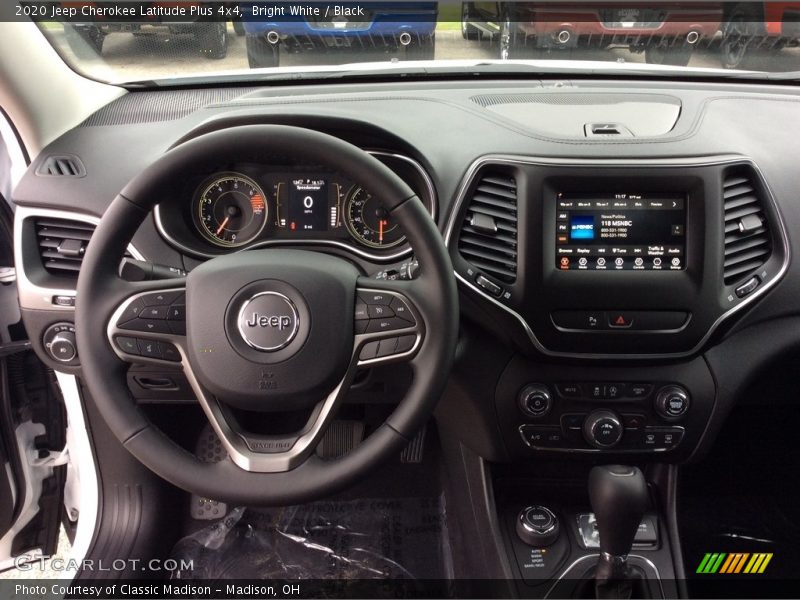 Bright White / Black 2020 Jeep Cherokee Latitude Plus 4x4