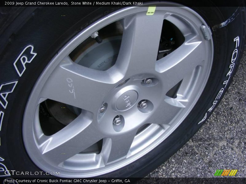 Stone White / Medium Khaki/Dark Khaki 2009 Jeep Grand Cherokee Laredo