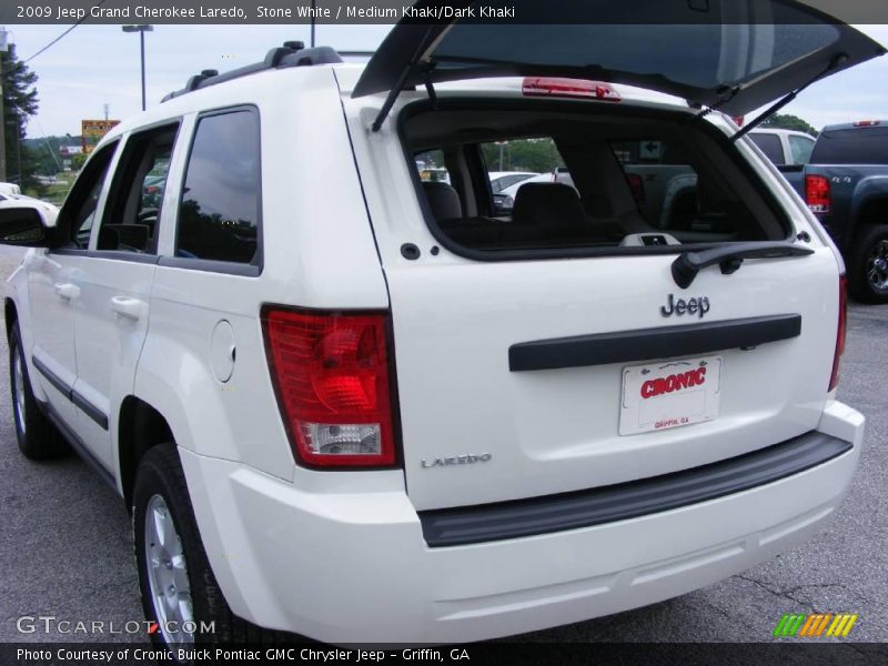 Stone White / Medium Khaki/Dark Khaki 2009 Jeep Grand Cherokee Laredo