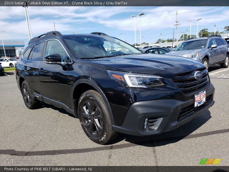 Front 3/4 View of 2020 Outback Onyx Edition XT