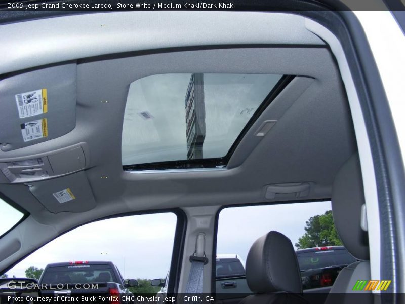 Stone White / Medium Khaki/Dark Khaki 2009 Jeep Grand Cherokee Laredo