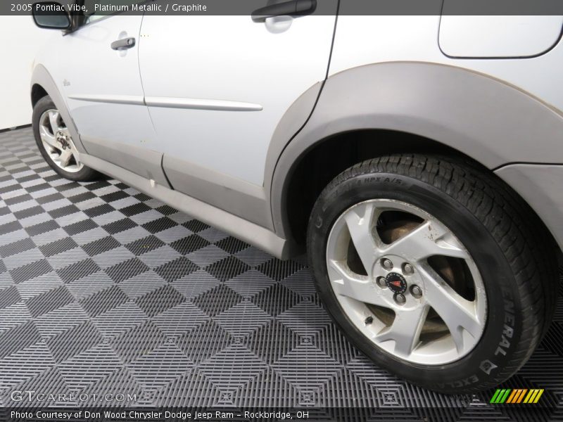 Platinum Metallic / Graphite 2005 Pontiac Vibe