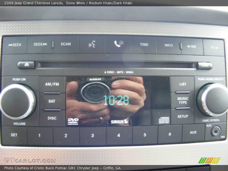 Stone White / Medium Khaki/Dark Khaki 2009 Jeep Grand Cherokee Laredo