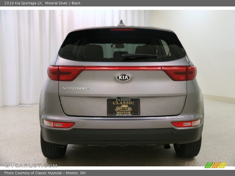 Mineral Silver / Black 2019 Kia Sportage LX
