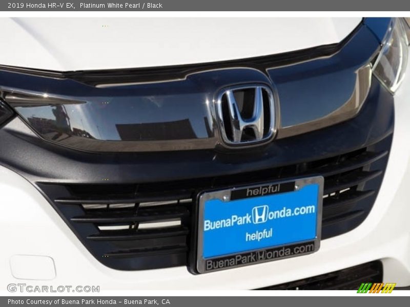 Platinum White Pearl / Black 2019 Honda HR-V EX