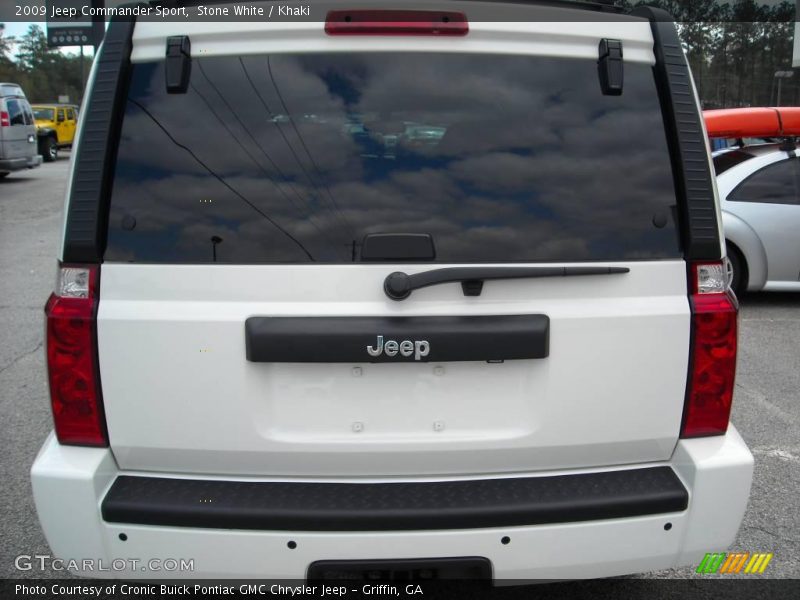 Stone White / Khaki 2009 Jeep Commander Sport