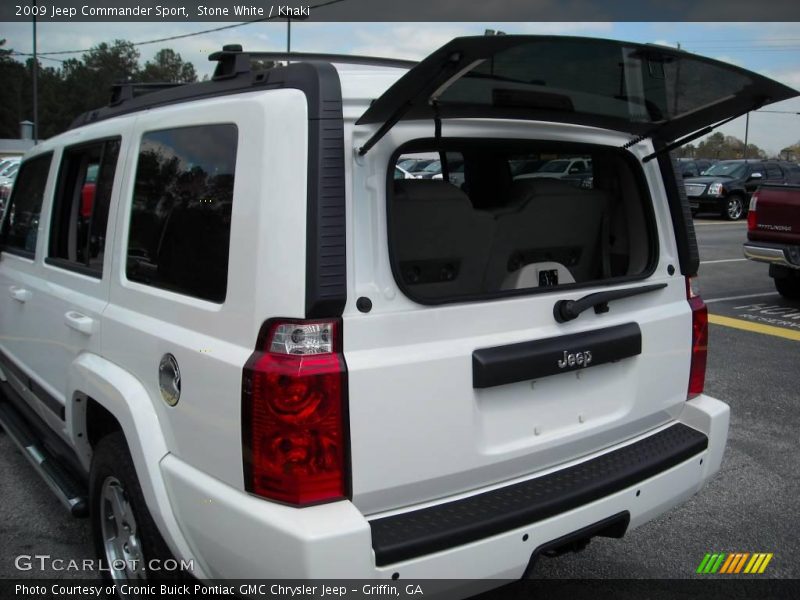 Stone White / Khaki 2009 Jeep Commander Sport