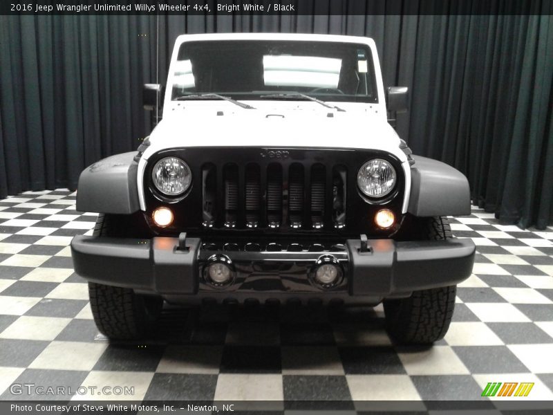Bright White / Black 2016 Jeep Wrangler Unlimited Willys Wheeler 4x4