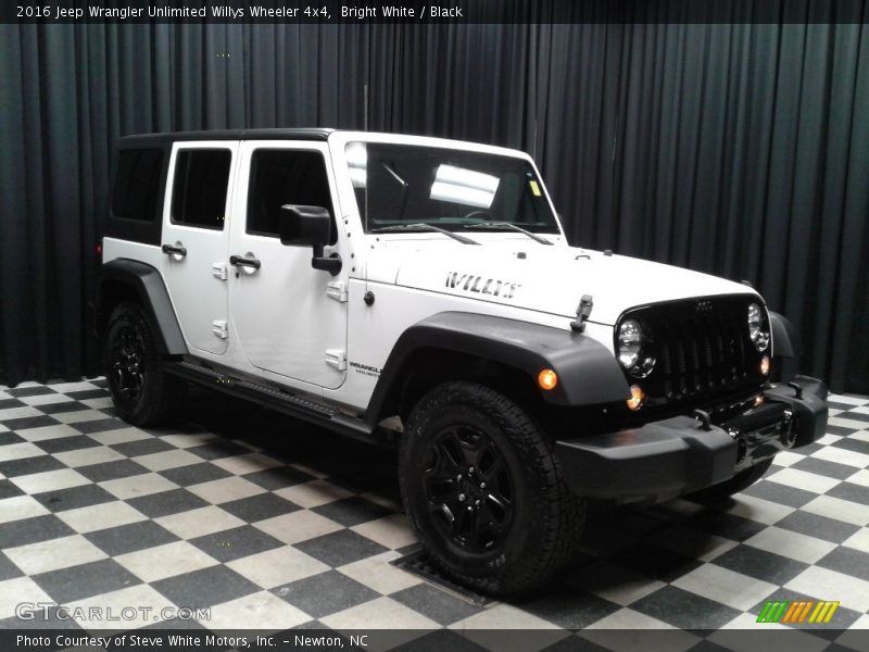 Bright White / Black 2016 Jeep Wrangler Unlimited Willys Wheeler 4x4